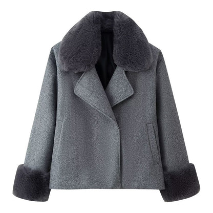 Women's Short Wool Coat With Fur Collar Decoration